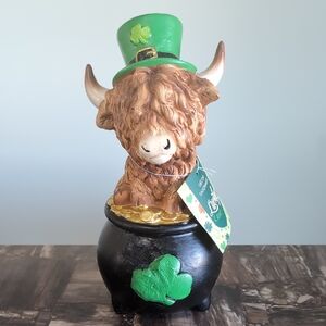 Lucky Lane St. Patrick's Day Highland Cow In Pot Of Gold  Figurine, SPD Decor 🐮